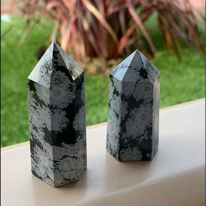 Set of two snowflake obsidian towers